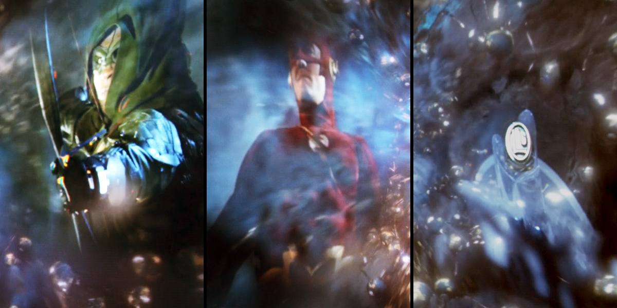 Connor Hawke, Flash dos anos 90 e um anel da Legião dos Super-Heróis. Todas imagens mostradas no momento em que Barry viajou para outra Terra pela primeira vez.